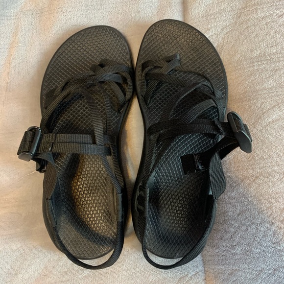 Shoes - Women’s black Chaco’s